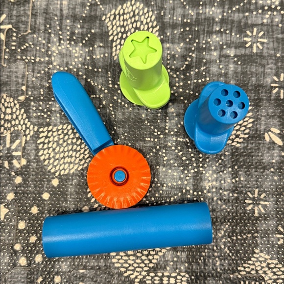 Green Toys Play Dough Tools Set - Picture 5 of 7